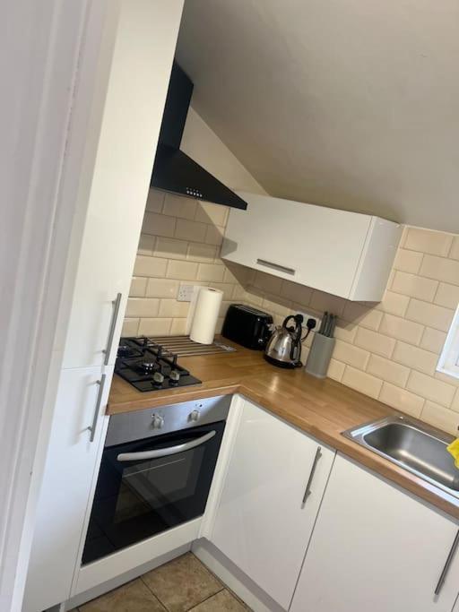 Large Modern Studio Flat Apartman London Kültér fotó