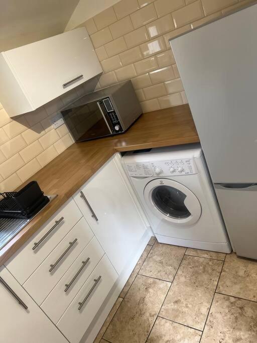 Large Modern Studio Flat Apartman London Kültér fotó