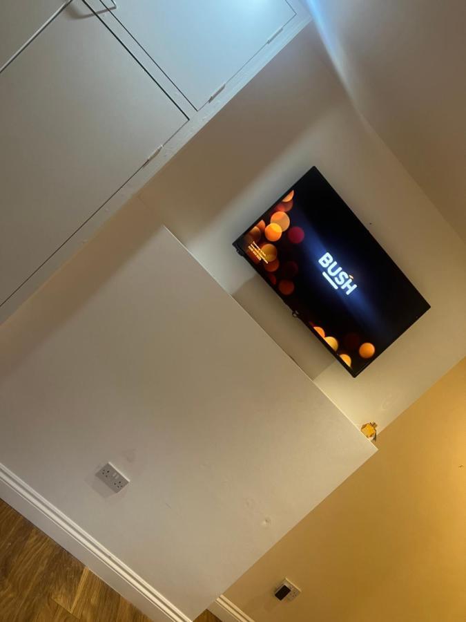 Large Modern Studio Flat Apartman London Kültér fotó
