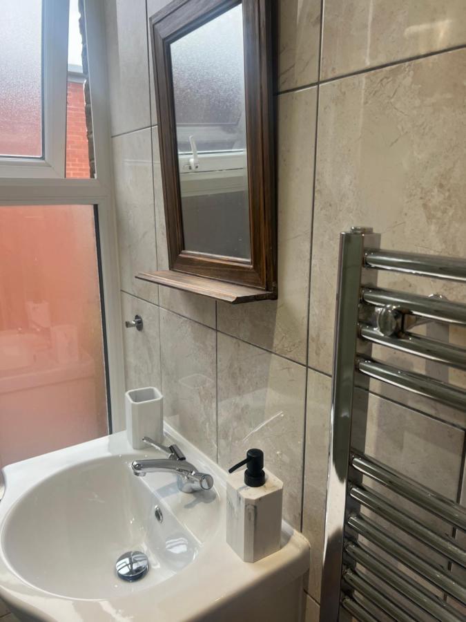 Large Modern Studio Flat Apartman London Kültér fotó